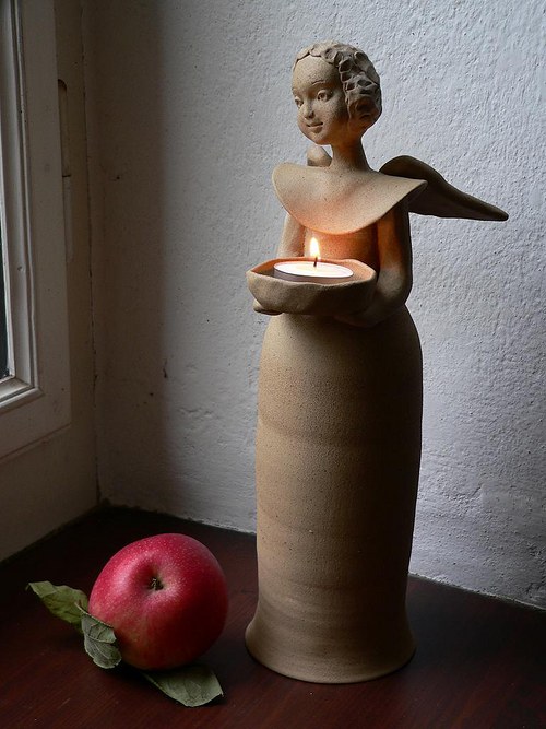 Anděl svícen 30cm-neglazovaný — foto 2