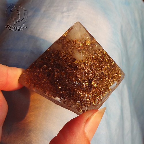 Orgonitová pyramida akvamarínová zlatá — foto 3