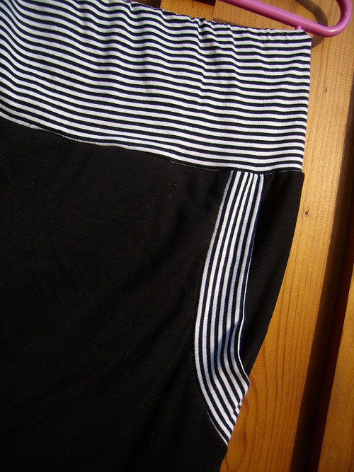 Sukýnka úpletová černá — foto 2