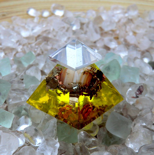 Pyramidka s křišťálovou pyramidkou 3 — foto 3