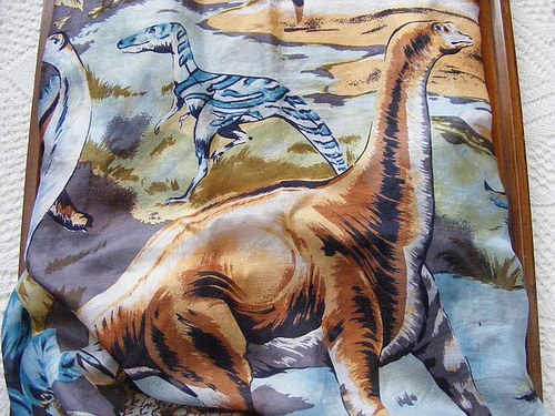 Hedvábný šátek - Dinosauři — foto 4