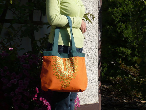 Oranžová s ornamentem — foto 3