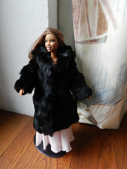 Pravý heboučký kožich pro Barbie — foto 2