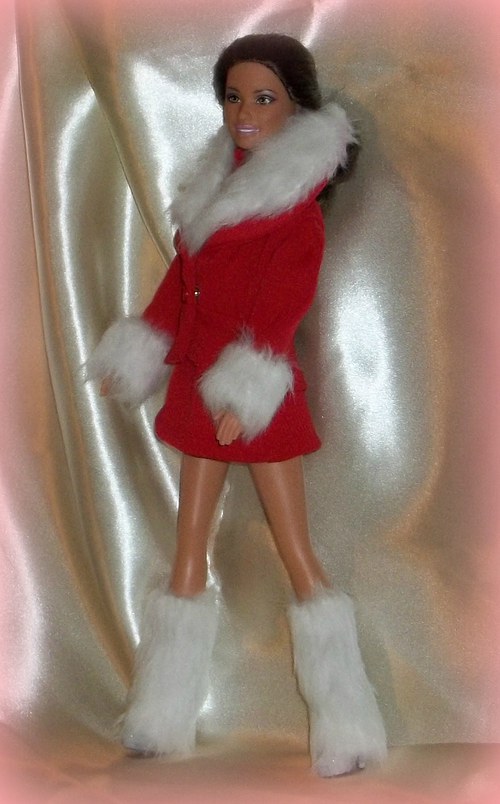 Červený kostýmek pro Barbie — foto 5