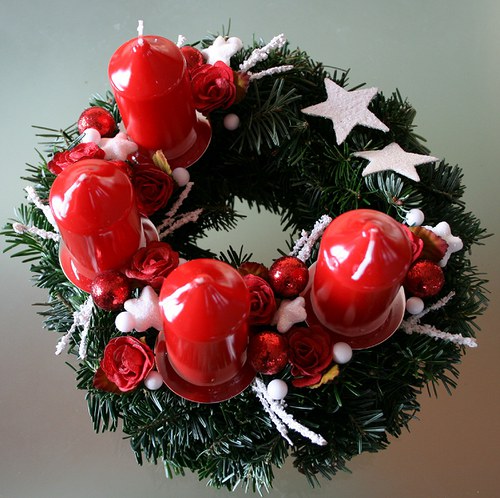 Adventní věneček červenobílý — foto 2