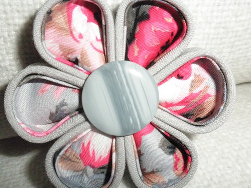 Kanzashi šedá s růžemi — foto 2