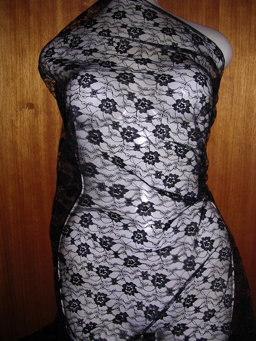 Černá krajková látka-květy — foto 2