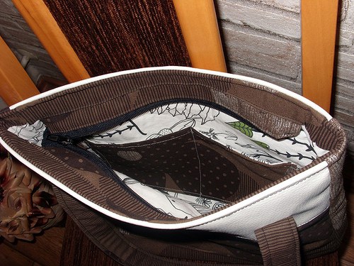 Elegantní hnědobílá taška — foto 2