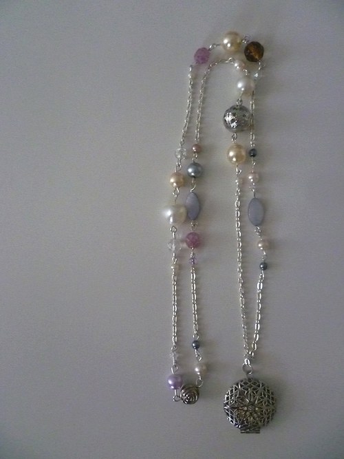 Claire has secret. Medailon — foto 2
