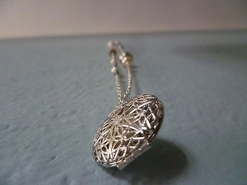 Claire has secret. Medailon — foto 3