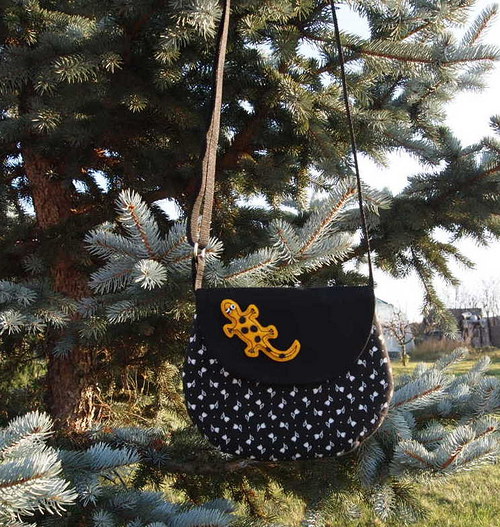 Minikabelka černá decentní s nedecentním mlokem :) — foto 2