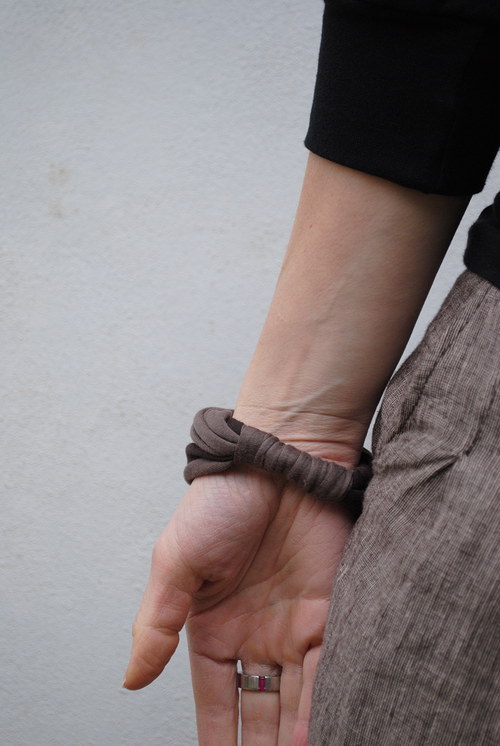 Náramek hnědý — foto 2