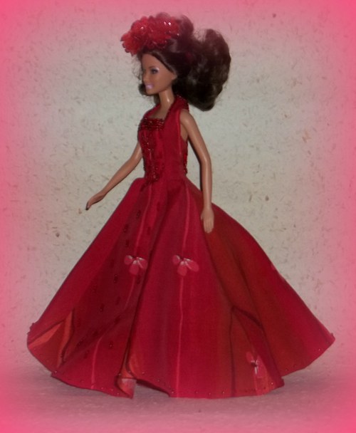 Červené šaty pro Barbie — foto 3
