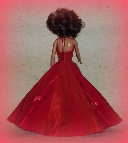 Červené šaty pro Barbie — foto 4