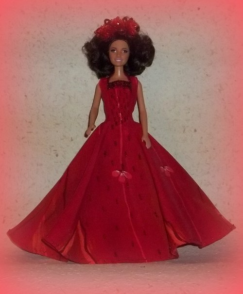 Červené šaty pro Barbie — foto 6