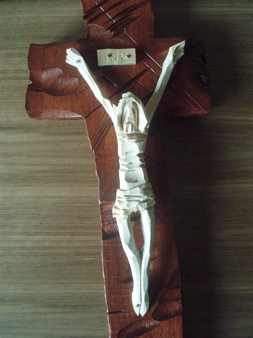 Vyřezávaný kříž — foto 2