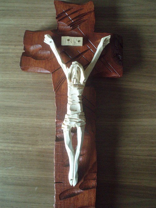 Vyřezávaný kříž — foto 5