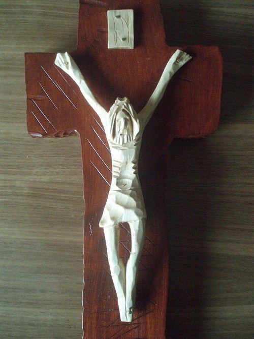 Vyřezávaný kříž — foto 2