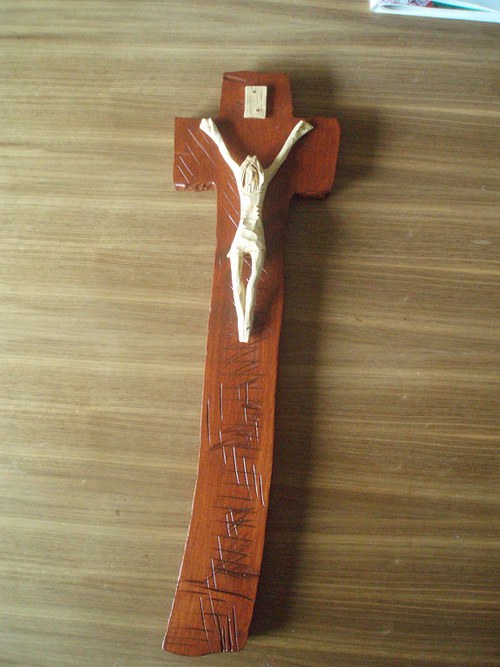 Vyřezávaný kříž — foto 3