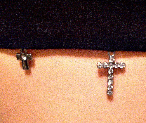 GOTHIC Sexy Top s křížky a kamínky — foto 2
