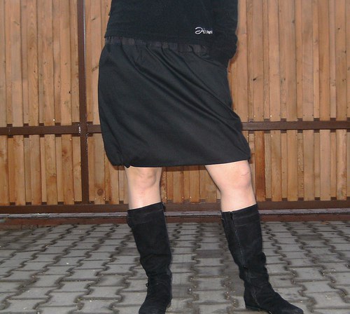 Černá sukně, kapsy + pruhovaný pas — foto 2