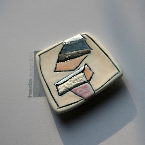 Ještě jeden krok (porcelánová brož) — foto 2
