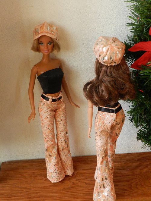 Kalhoty a topík pro Barbie — foto 3