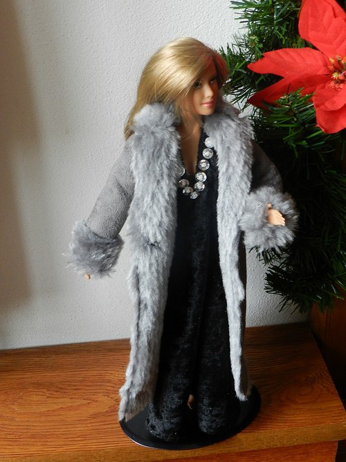 Dlouhý kabát pro Barbie — foto 3