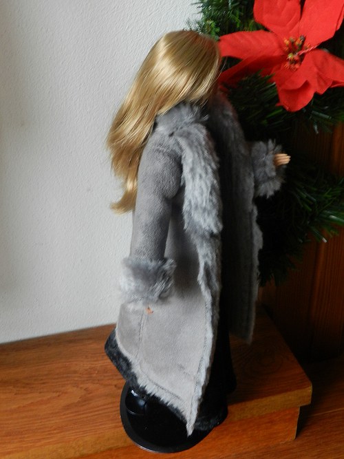 Dlouhý kabát pro Barbie — foto 5