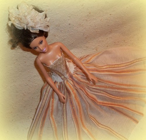SLEVA ! Pruhované šaty pro Barbie — foto 5