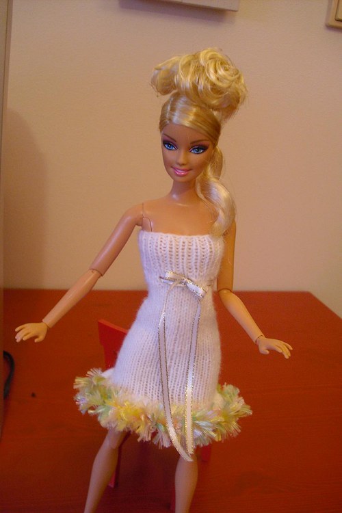 Pletené šaty pro barbie — foto 2