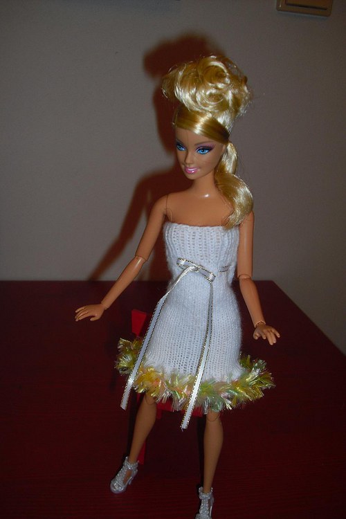 Pletené šaty pro barbie — foto 3