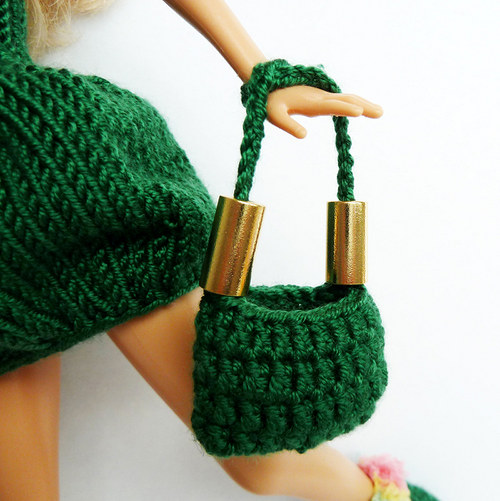 Tmavozelená kabelka pro Barbie — foto 3