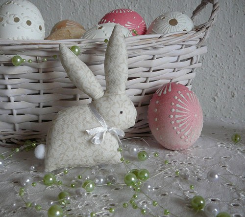 Smetanový reliéfní zajíček — foto 3