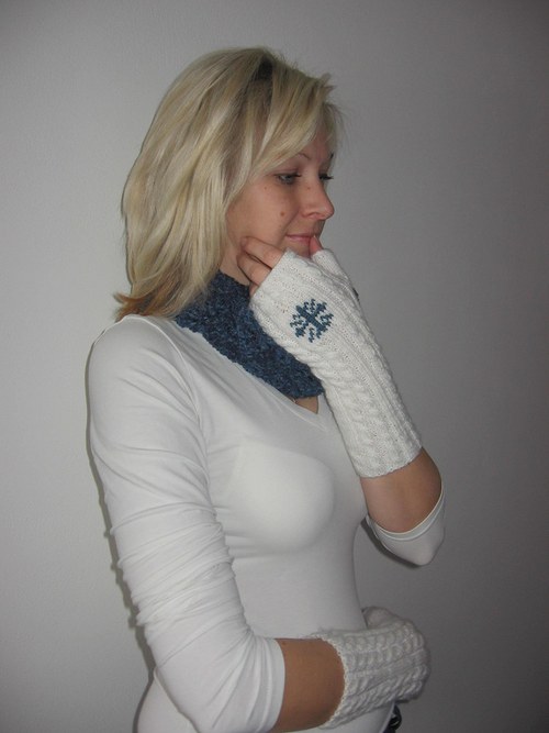 Tmavě modrý nákrčník — foto 3