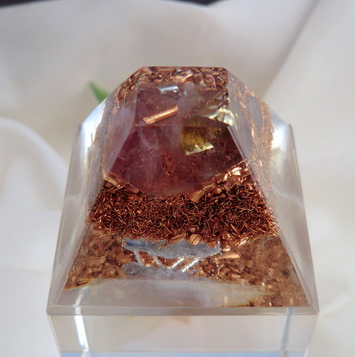 Orgonit ( X3 ) - Ametystová pyramida — foto 4