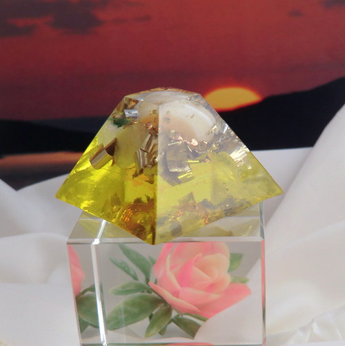 Orgonit ( X4 ) - Achátová pyramida — foto 2