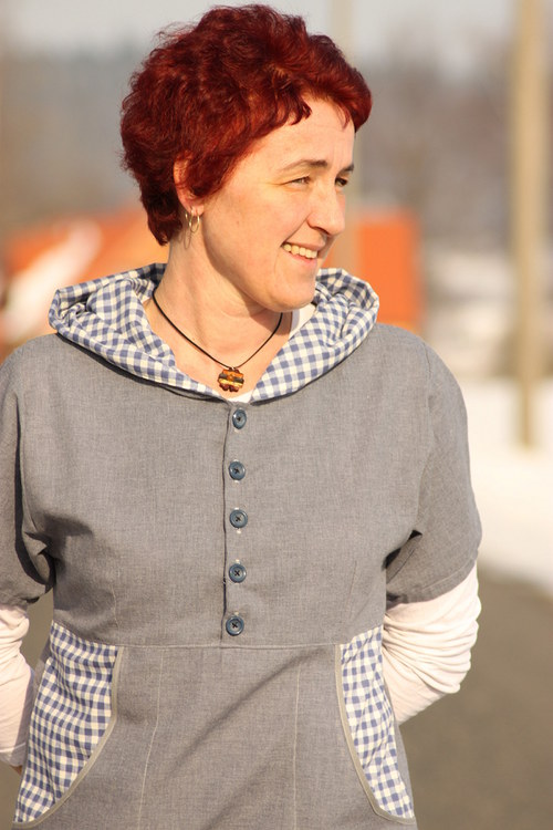 Šedá s kapucí — foto 5