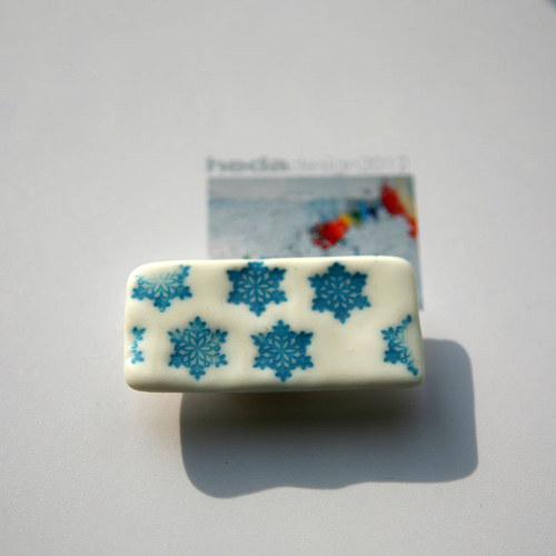 Ještě chvíli zima (porcelánová brož) — foto 2