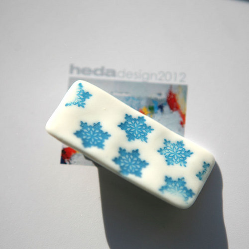 Ještě chvíli zima (porcelánová brož) — foto 3
