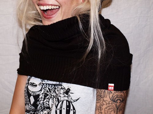 Neck-on hnědý — foto 2