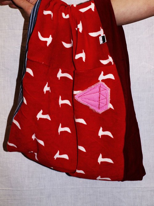 Neck-on pink diamond on red wings — foto 3