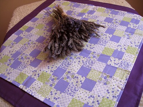 Fialový patchwork - souprava dvou ubrusů — foto 2