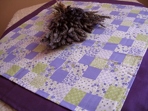 Fialový patchwork - souprava dvou ubrusů — foto 3