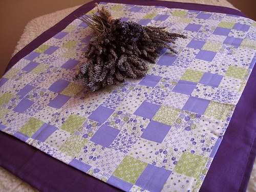 Fialový patchwork - souprava dvou ubrusů — foto 4
