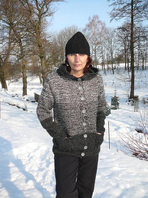 Svetr s kapucou — foto 4