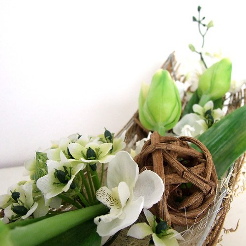 Gondola se zelenými tulipány — foto 4