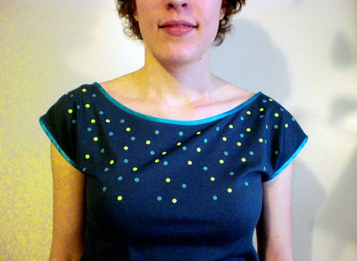 Šedá a bodky — foto 2