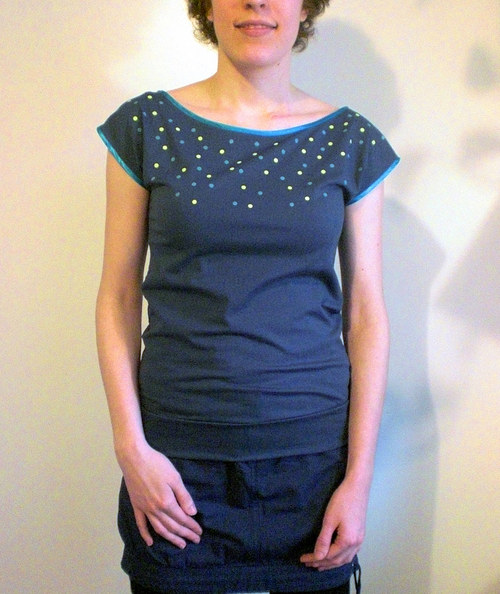 Šedá a bodky — foto 3