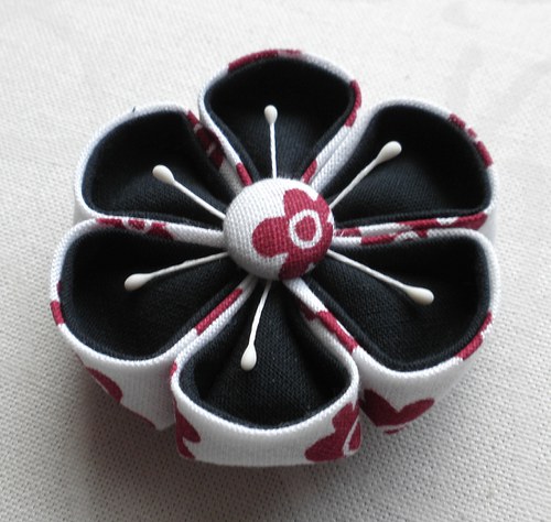 Kanzashi kytička s pestíky — foto 2